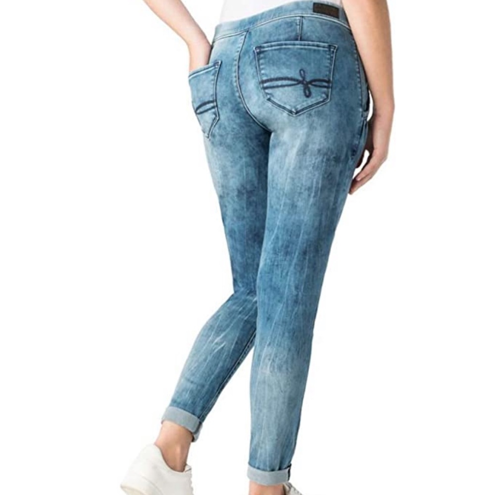 Levi’s Denizen Dark Wash Joggers